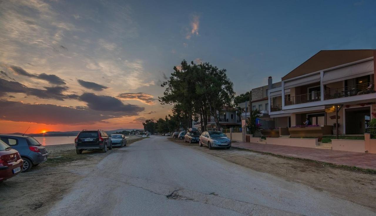 Studio Nikiti Beach Экстерьер фото