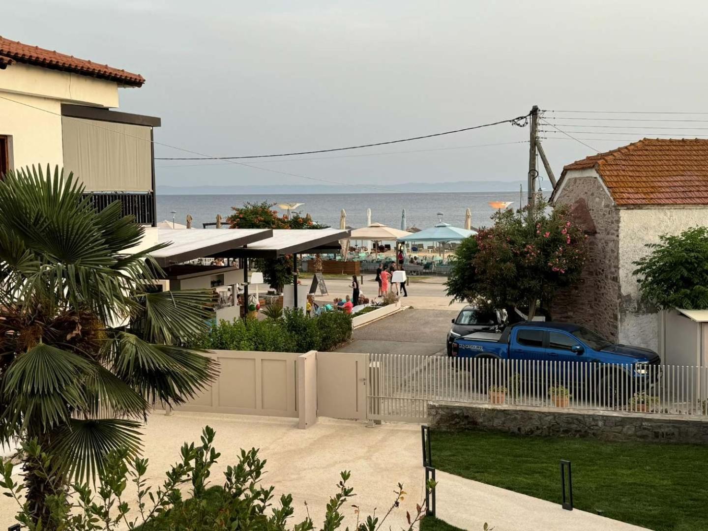 Studio Nikiti Beach Экстерьер фото