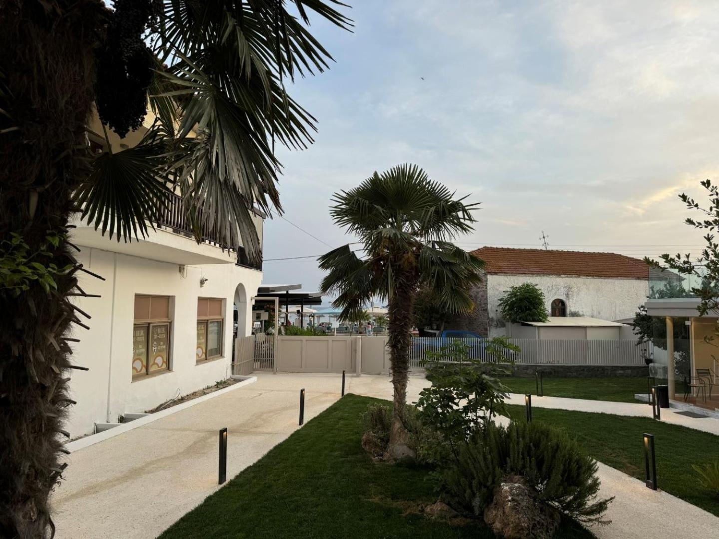 Studio Nikiti Beach Экстерьер фото